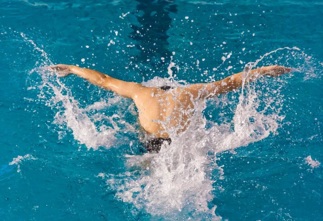 TA：皇马寻求引进后卫和中场；他们愿听取对罗德里戈的报价